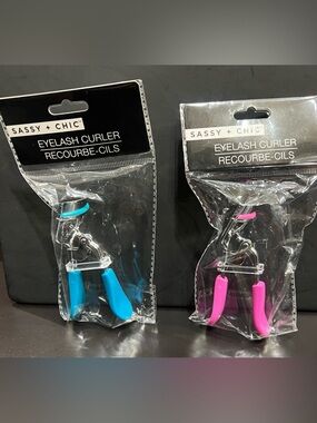 Sassy + Chic Eyelash Curler - Blue /Pink
